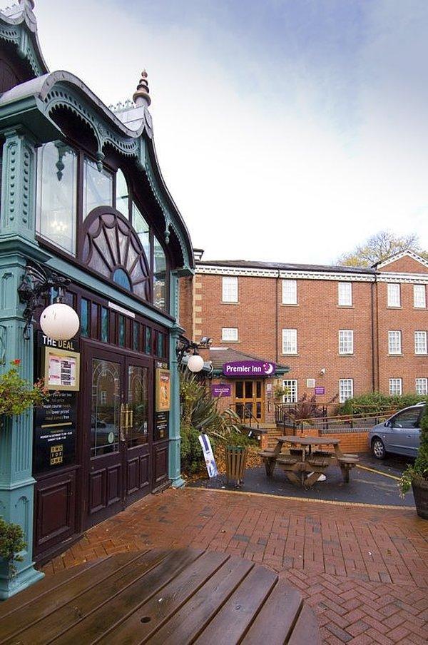 Premier Inn Premier Inn Stockport Central Exteriör bild